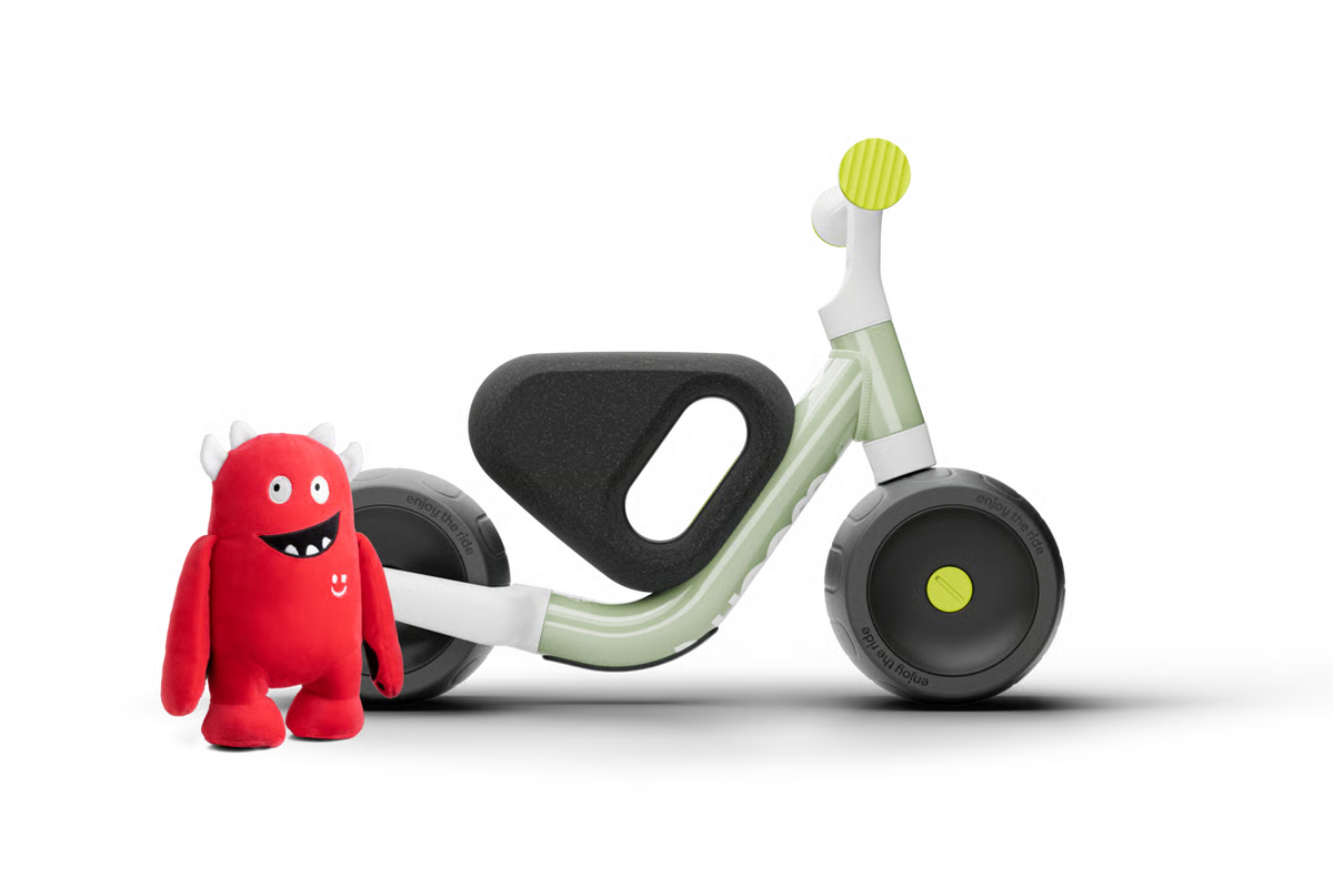 Woom WOW self-balancing toddler balance bike, side view
